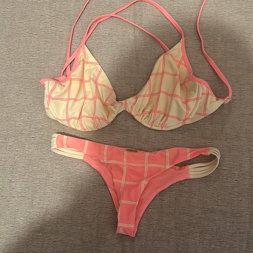 Body Glove pink bikini size (E-cup)